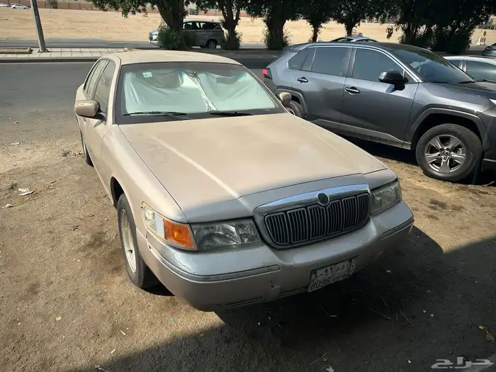 فورد جراند ماركيز للبيع بحالة نظيفة 1