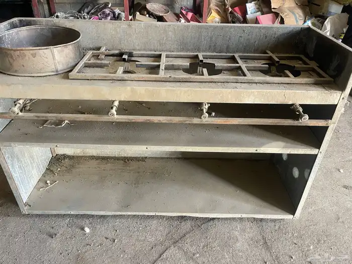 مكيف يوجين 12 بارد بجميع اغراضه و فرن كبير 4 دوافير 7