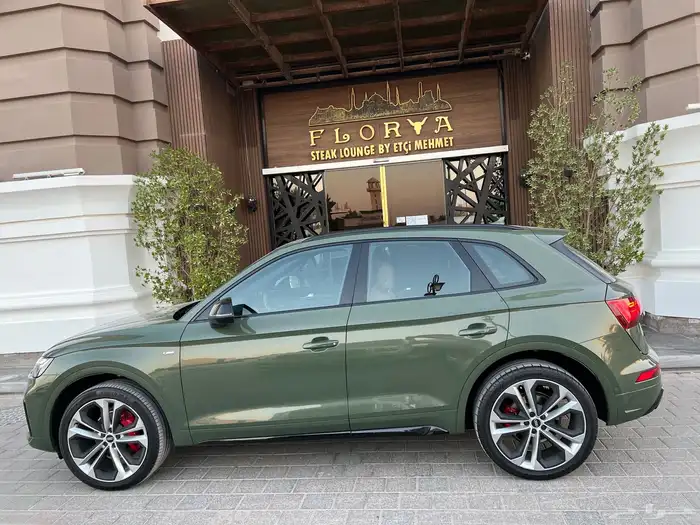 AUDI Q5 2023 S line سماكو بلاك اديشن 4