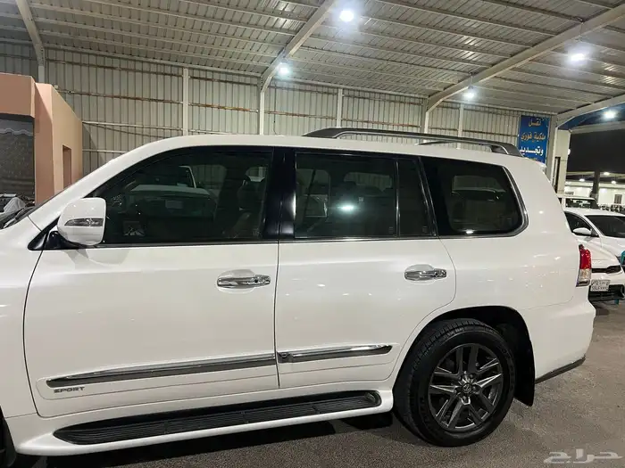 لكزس LX570 ممشى قليل 2015 وكاله نضيف ب الحيل 9