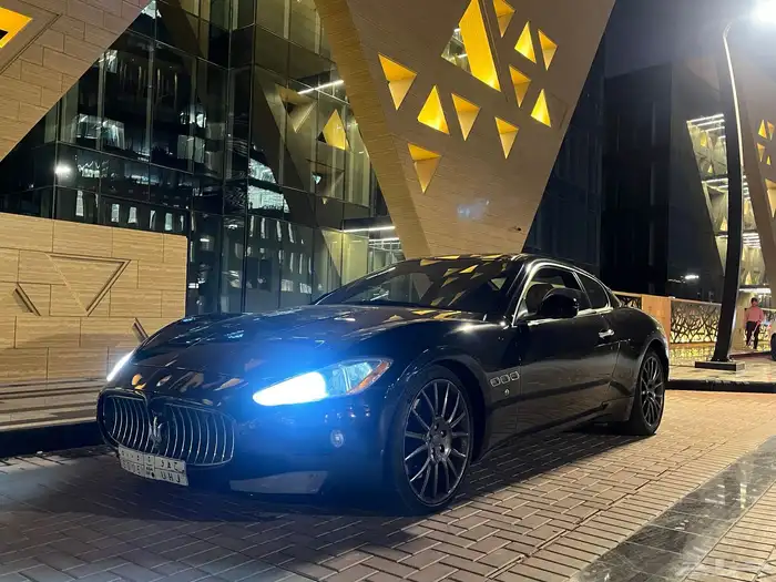 مازراتي جراند توريزمور اس 4.7 2012 المكينة الحمراء مصدومة 30