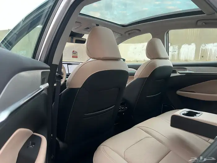 جيلي جيومتري 2024 فل كامل C شبه الاصفار 8