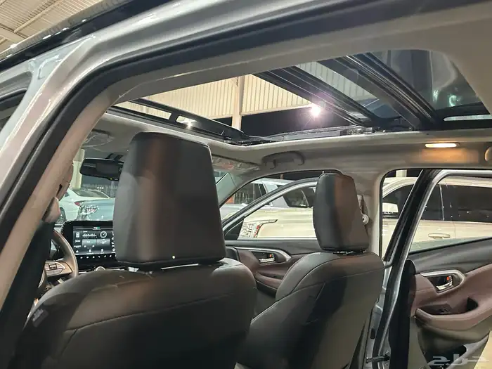 تويوتا اوربان 2025 عداد 1500 كيلو فل كامل بحالة الجديد 18