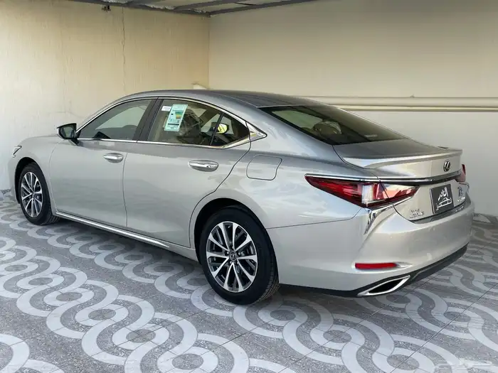 لكزس بحالة الوكالة 1