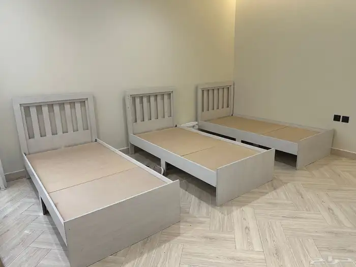 للبيع ثلاث أسرة 0