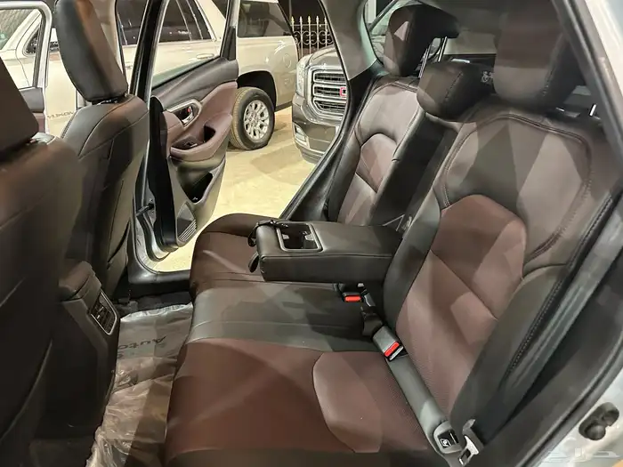 تويوتا اوربان 2025 عداد 1500 كيلو فل كامل بحالة الجديد 19