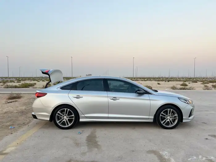 سوناتا سمارت فضي نظيف جدا  للمستخدم 10