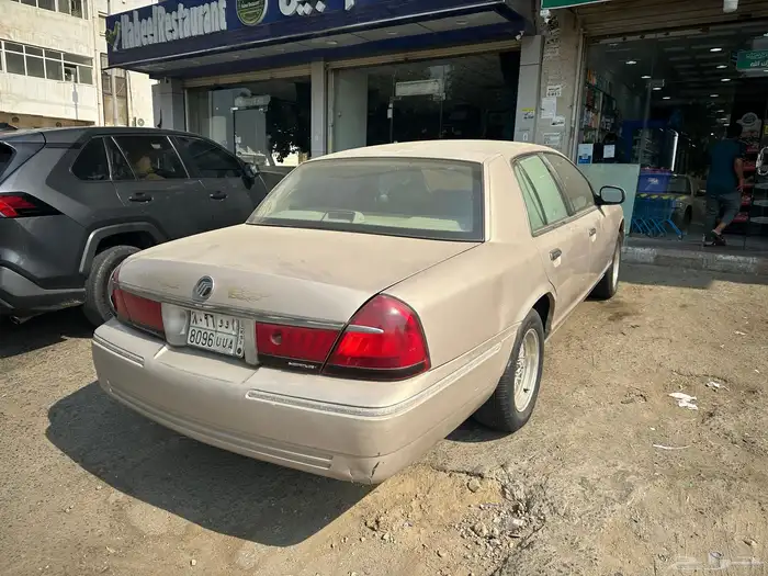 فورد جراند ماركيز للبيع بحالة نظيفة 2