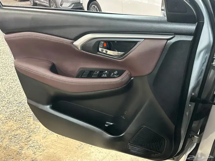 تويوتا اوربان 2025 عداد 1500 كيلو فل كامل بحالة الجديد 44