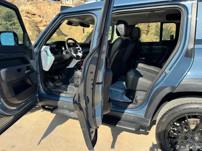 للبيع ديفندر SE موديل 2020 ماشي 70 الف كندي 9