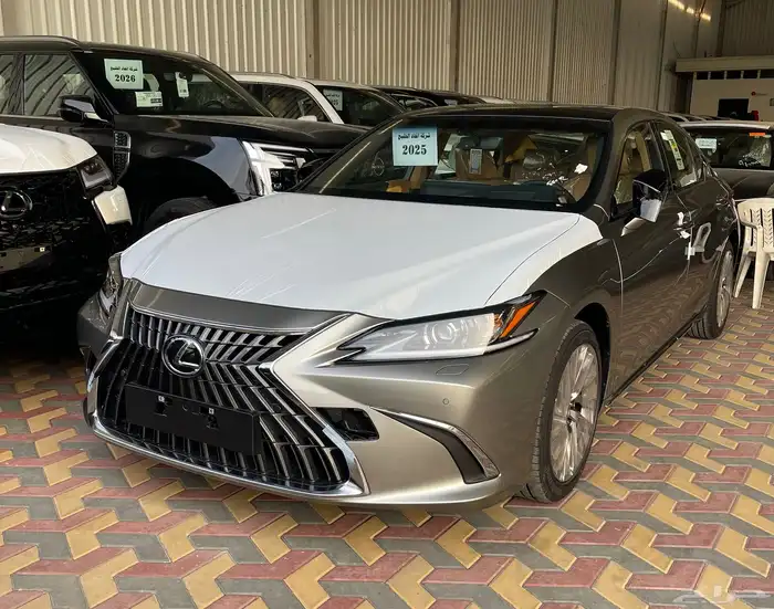 لكزس ES 350. بريمي 2025. CC بالكاش وألاقصاد 0