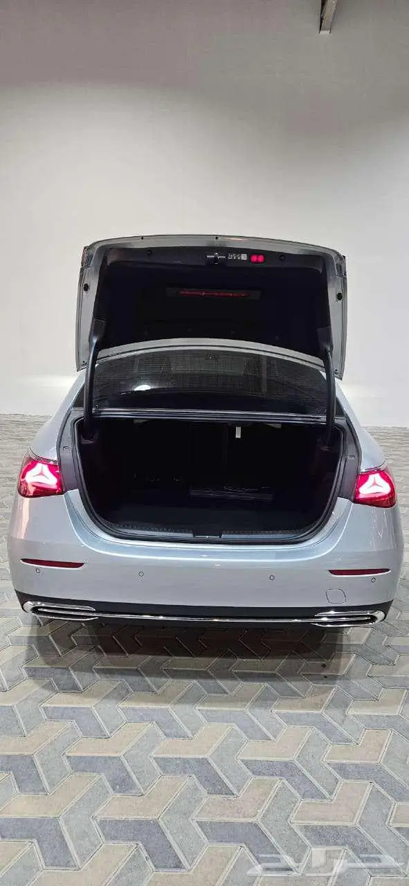 مرسيدس E200 2025 16