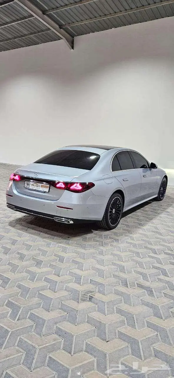 مرسيدس E200 2025 4