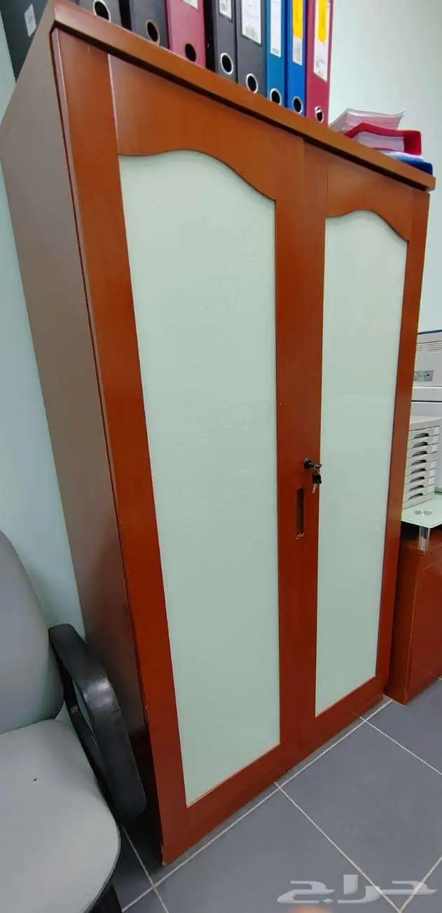 طاولة مكتبية زجاجية بحالة ممتازة 2