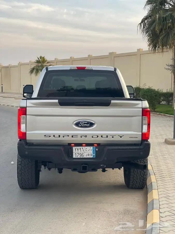 فورد f350 غمارتين مجهزه وعداد قليل مديل 2019 6