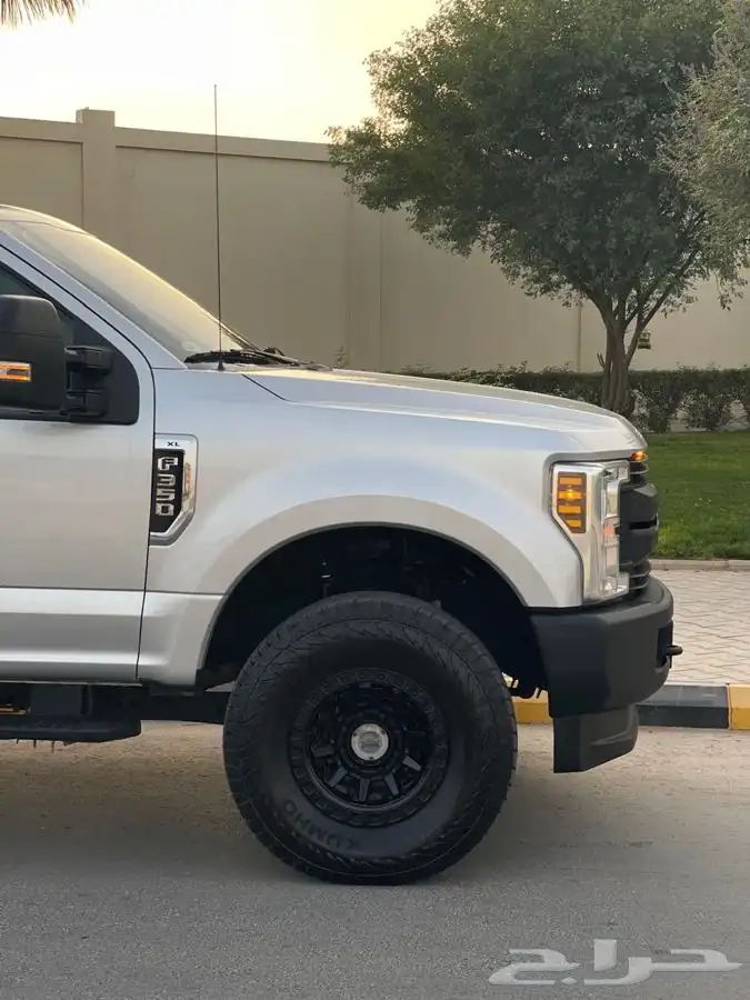فورد f350 غمارتين مجهزه وعداد قليل مديل 2019 1