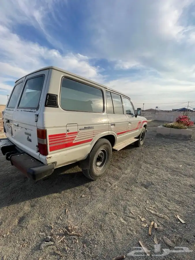 لاندكروزر صالون 2