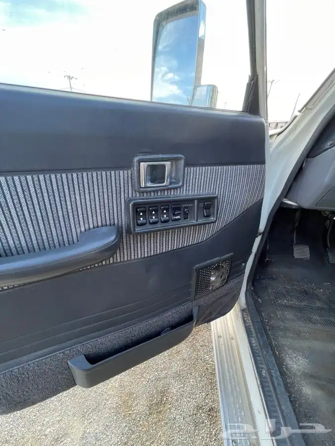 لاندكروزر صالون 8