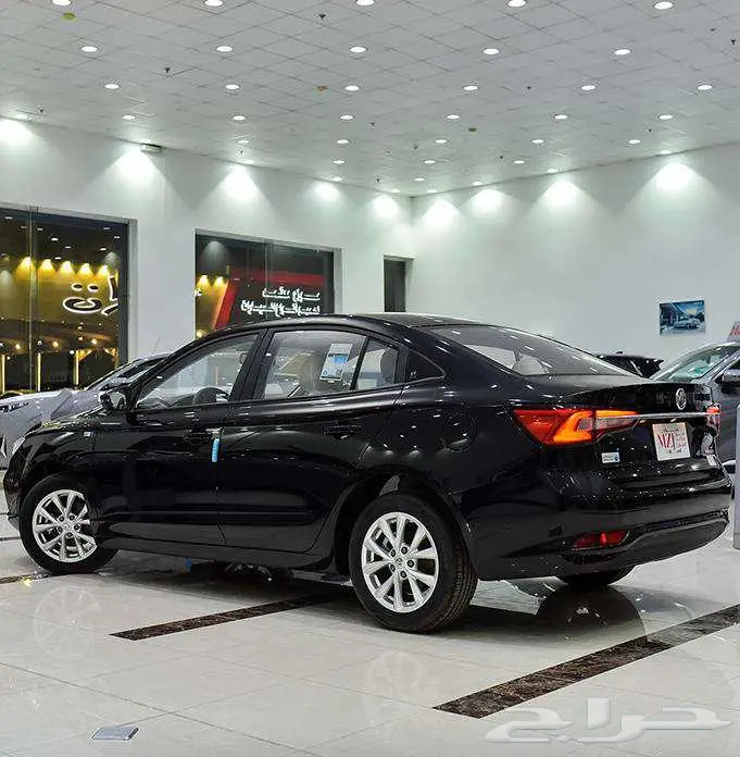 ام جي 5 ستاندر 2025 داخلي اسود اقتصاديه وعمليه 4