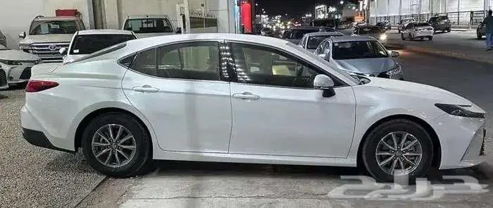 تويوتا كامري Eستاندر بنزين 2025 سعودي مبيعات البنوك 3