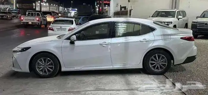 تويوتا كامري Eستاندر بنزين 2025 سعودي مبيعات البنوك 2