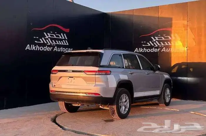 جيب جراند شيروكي لاريدو 2025 13
