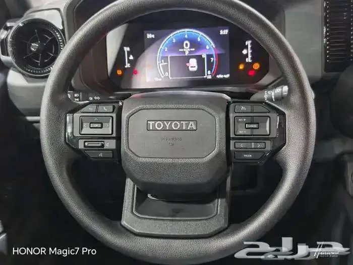 برادو TX موديل 2025 بنزين حبه فقط لون اسود 34