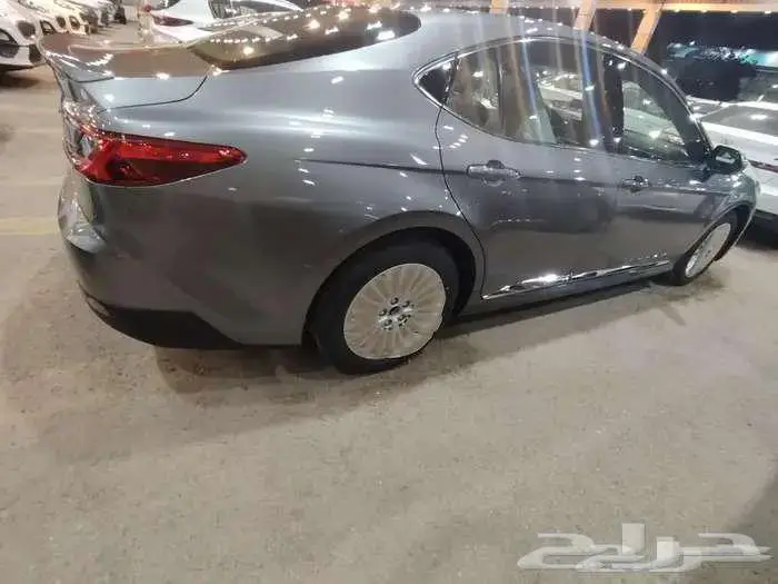 كامري LE موديل 2025 بنزين حبه فقط لون تيتانيوم 13