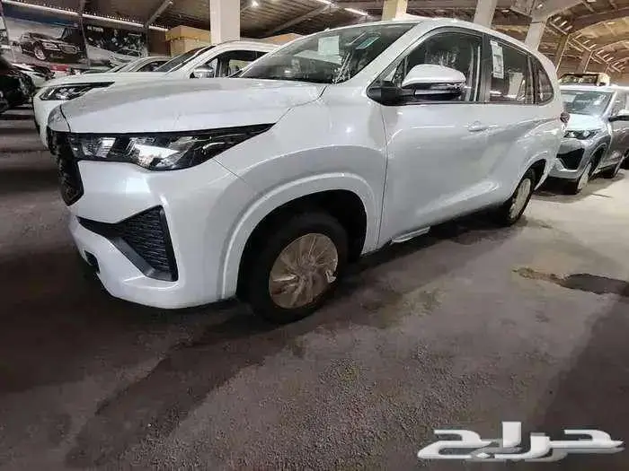اينوفا موديل 2024 بنزين حبه فقط لون ابيض لؤلؤي 4