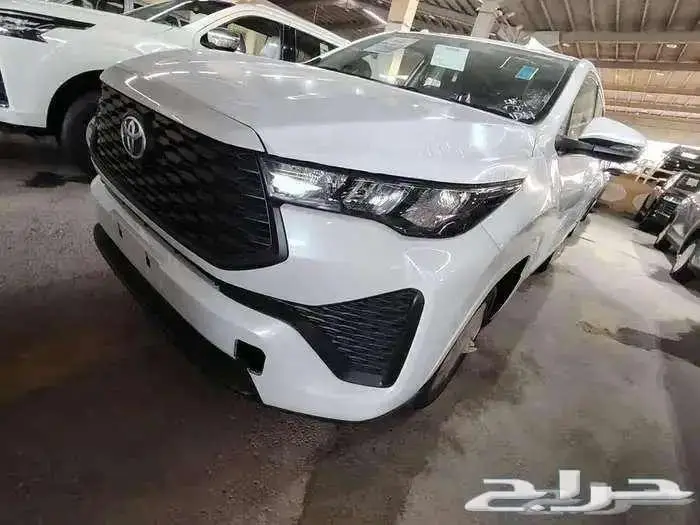 اينوفا موديل 2024 بنزين حبه فقط لون ابيض لؤلؤي 3