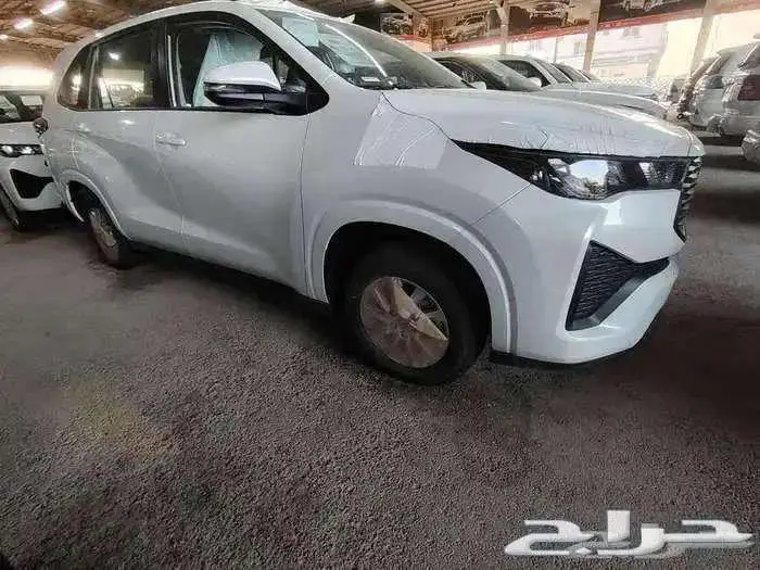 اينوفا موديل 2024 بنزين حبه فقط لون ابيض لؤلؤي 5