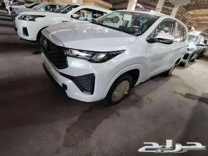 اينوفا موديل 2024 بنزين حبه فقط لون ابيض لؤلؤي 7