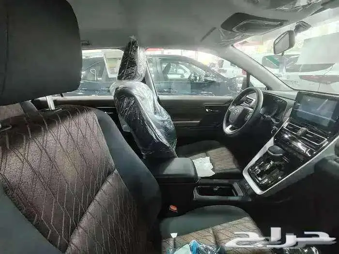 اينوفا موديل 2024 بنزين حبه فقط لون ابيض لؤلؤي 17