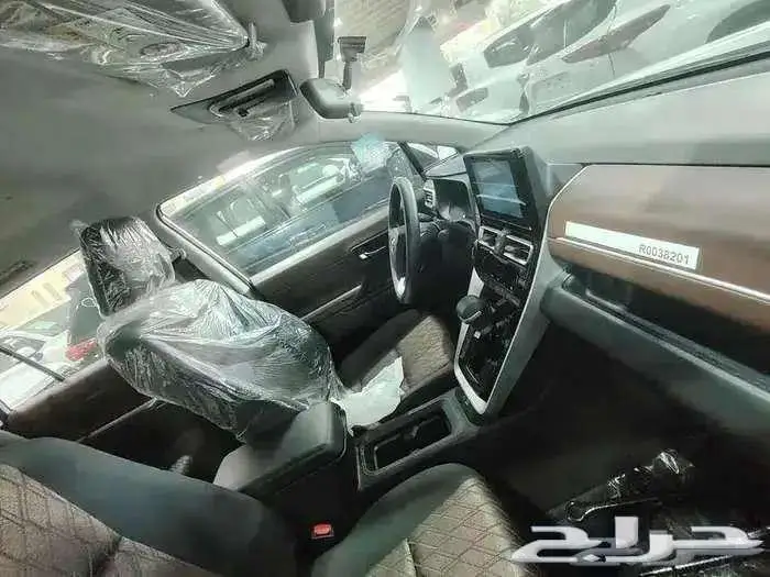 اينوفا موديل 2024 بنزين حبه فقط لون ابيض لؤلؤي 19