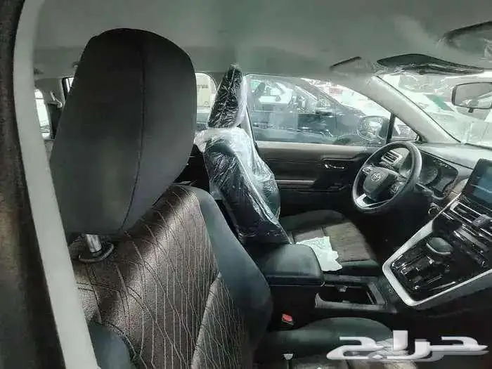 اينوفا موديل 2024 بنزين حبه فقط لون ابيض لؤلؤي 18