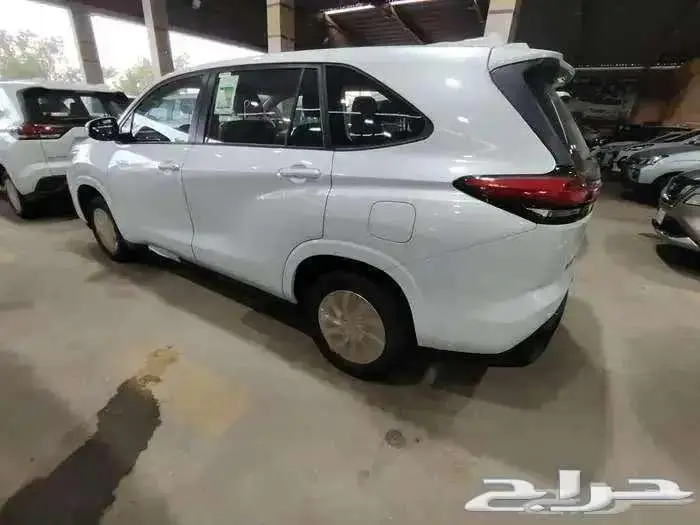 اينوفا موديل 2024 بنزين حبه فقط لون ابيض لؤلؤي 8