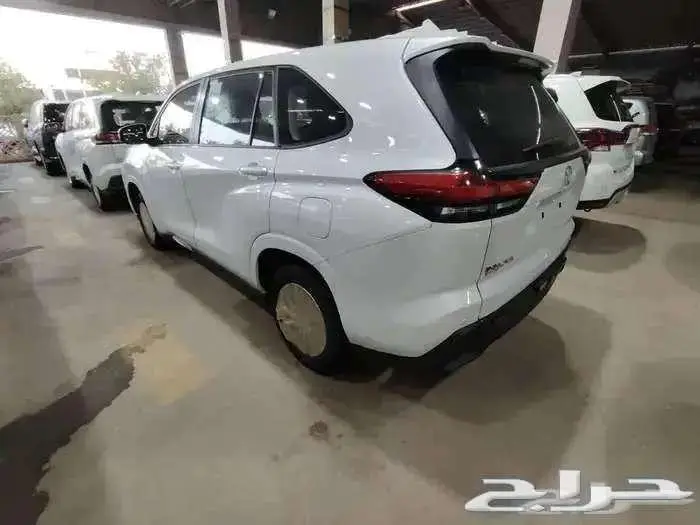 اينوفا موديل 2024 بنزين حبه فقط لون ابيض لؤلؤي 13