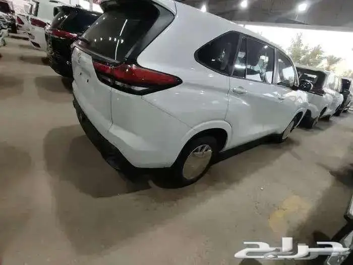 اينوفا موديل 2024 بنزين حبه فقط لون ابيض لؤلؤي 9