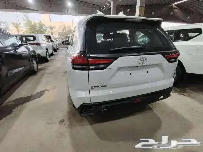 اينوفا موديل 2024 بنزين حبه فقط لون ابيض لؤلؤي 11