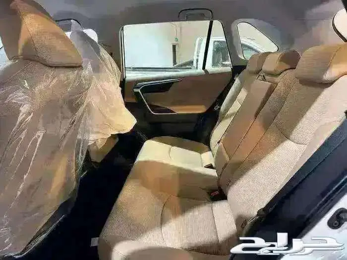 تويوتا راف فور LE دفع امامي بنزين 2025 4