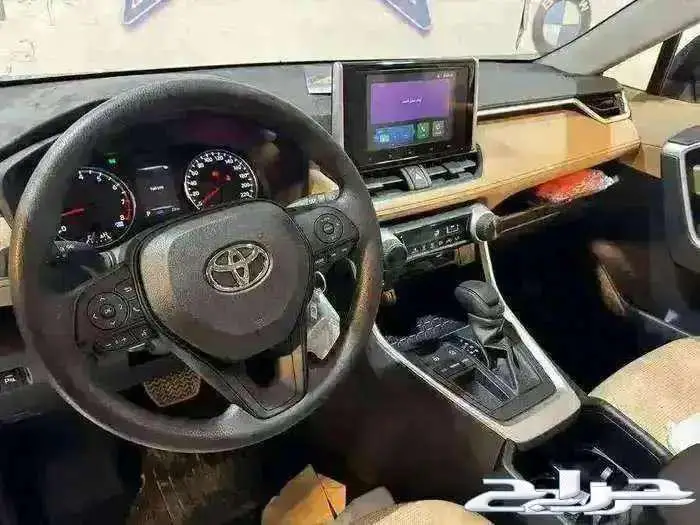 تويوتا راف فور LE دفع امامي بنزين 2025 6