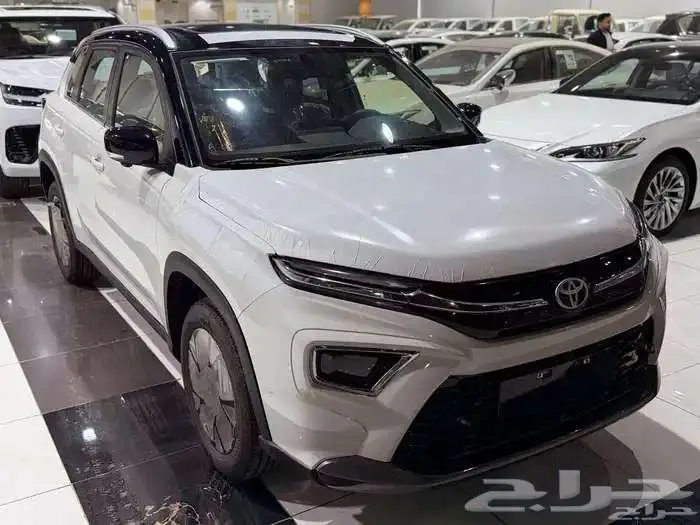 تويوتا اوربان فل سقف اسود بنزين 2026 نظام 50-50 2