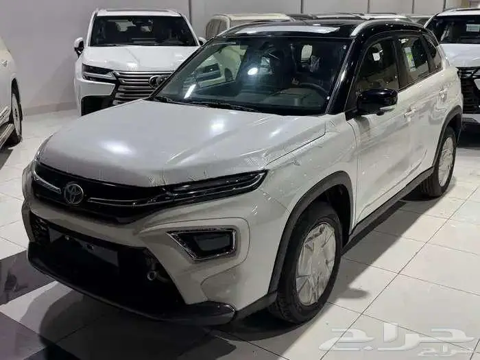 تويوتا اوربان فل سقف اسود بنزين 2026 نظام 50-50 1