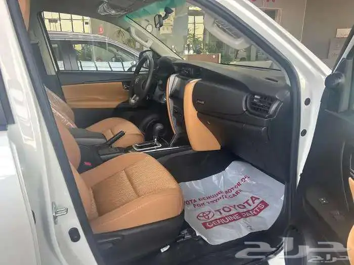 تويوتا فورتشنر GX2 2.7 بنزين - وارد عبداللطيف جميل 2025 4