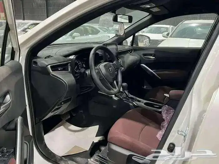 كورولا كروس هايبرد ابيض 2025 4