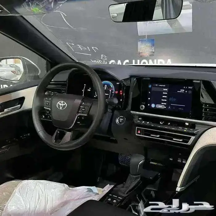 تويوتا كامري بنزين وهايبرد LE نص فل 2025 باقل الاسعار 3