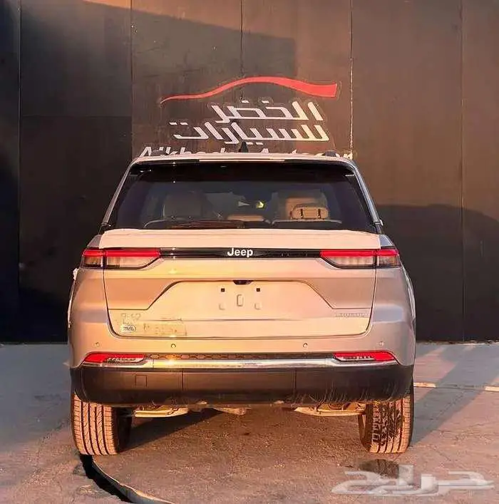 جيب جراند شيروكي لاريدو 2025 12