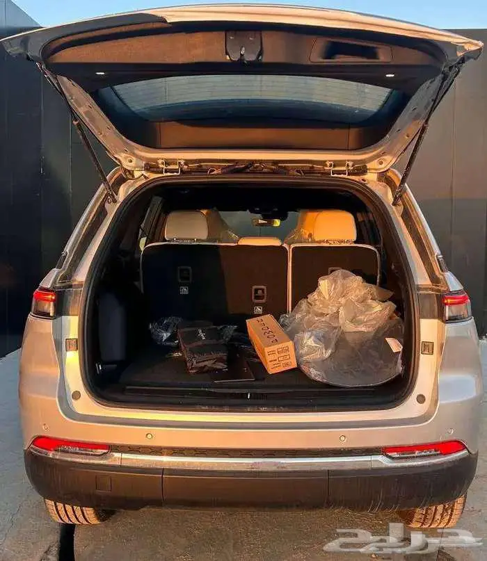 جيب جراند شيروكي لاريدو 2025 11