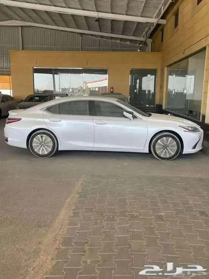 لكزس ES 300 فئة AH هايبرد خليجي 2025 متوفر الحسن 2