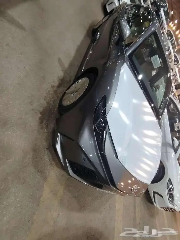 كامري LE موديل 2025 بنزين حبه فقط لون تيتانيوم 9